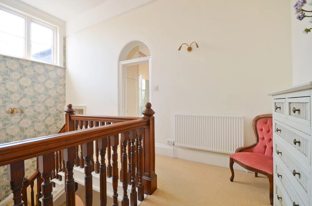 Imposing 2-bed House in Newport