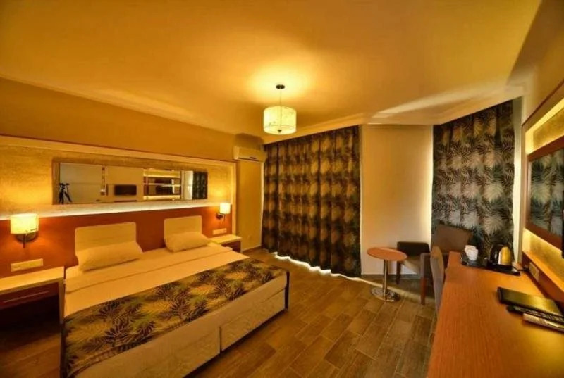 Dolphin Suite Hotel