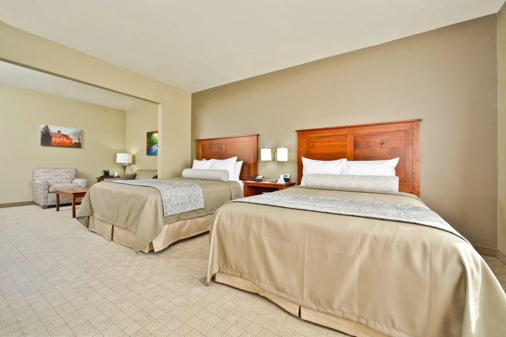 Green Mill Village Hotel & Suites, BW Signature Collection