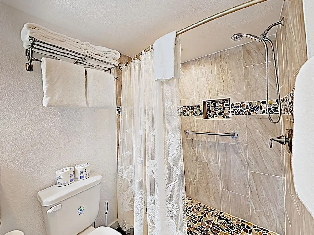 115 Sea Breeze - Salty Sea Suite 1 Bedroom 1 Bathroom Condo