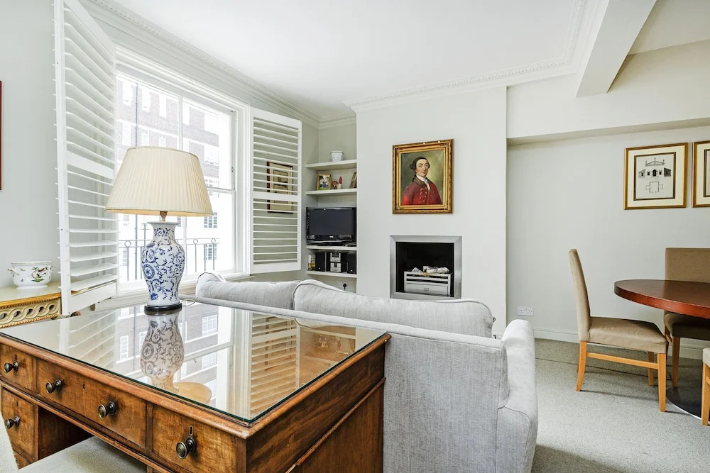 Cadogan Street Apartment