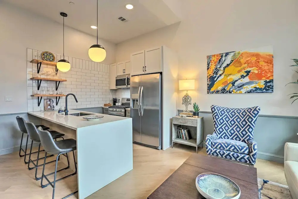 Modern Downtown Birmingham Condo w/ Rooftop Access