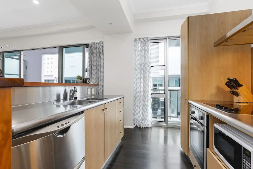 *BRAND NEW* Contemporary 1 bdrm - Prime location!