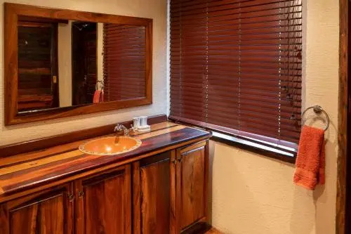 Impisi Lodge Safari and Golf Guesthouse