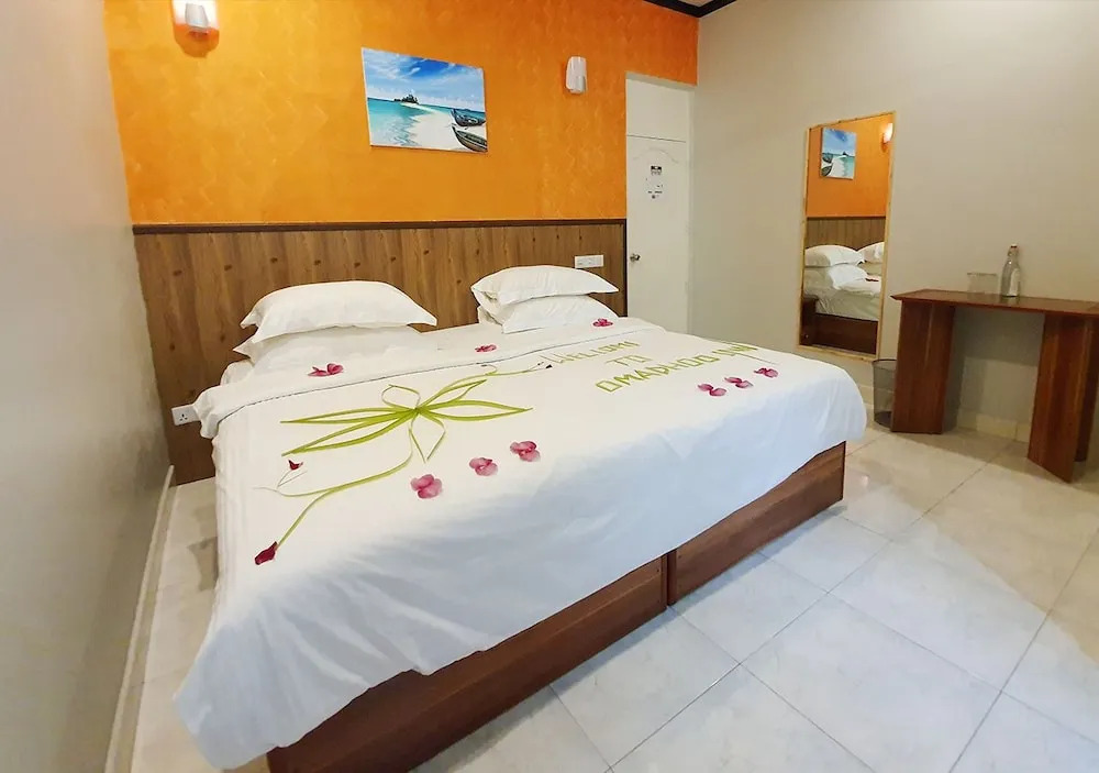 Omadhoo Inn