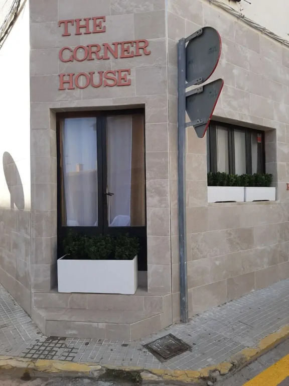 The Corner House Hostal