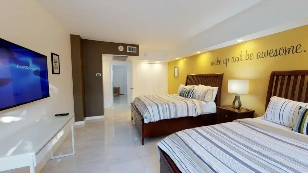 Premium 2 Bedroom +den Apartment Or-202