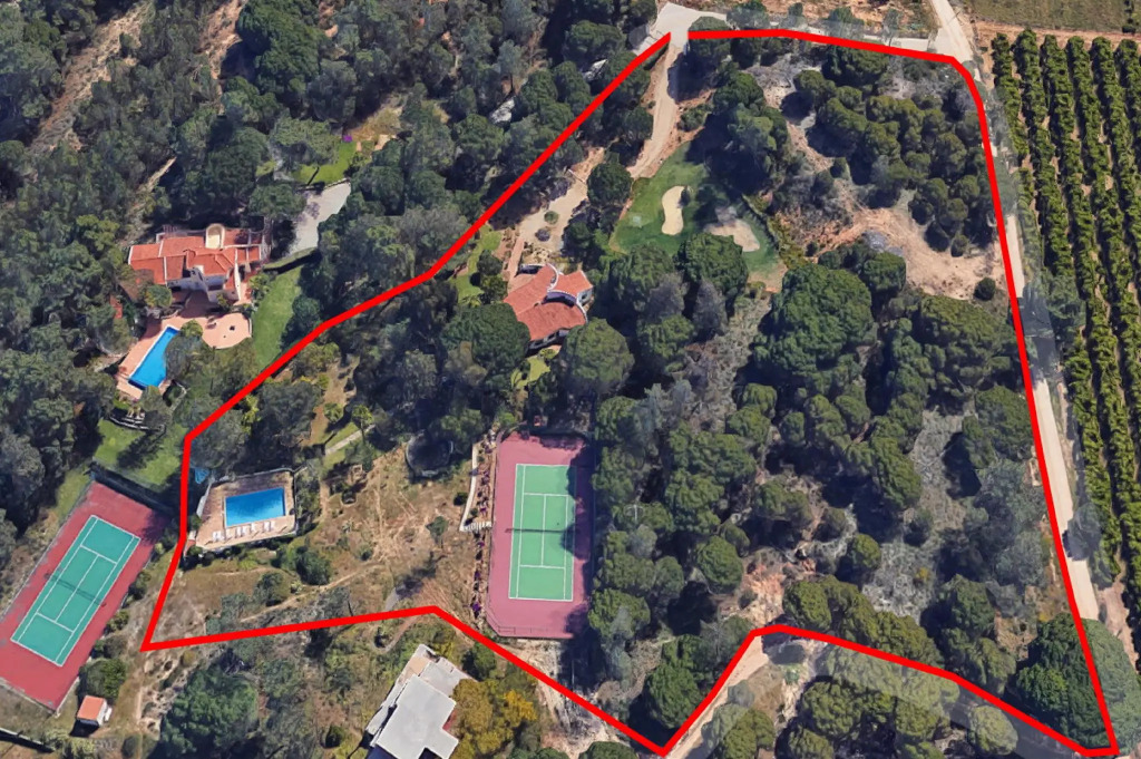 Fantastic outdoor area, private pool, Tennis Court Golf Practice Facility