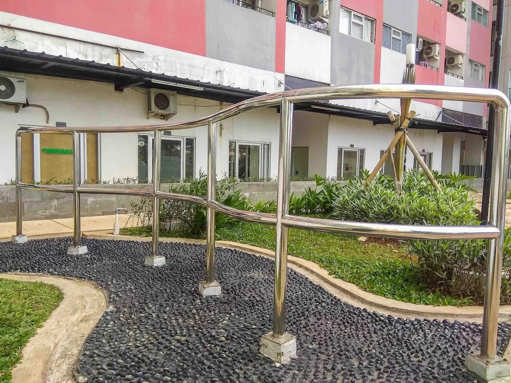 Homey And Comfy Studio Apartment At Sentra Timur Residence