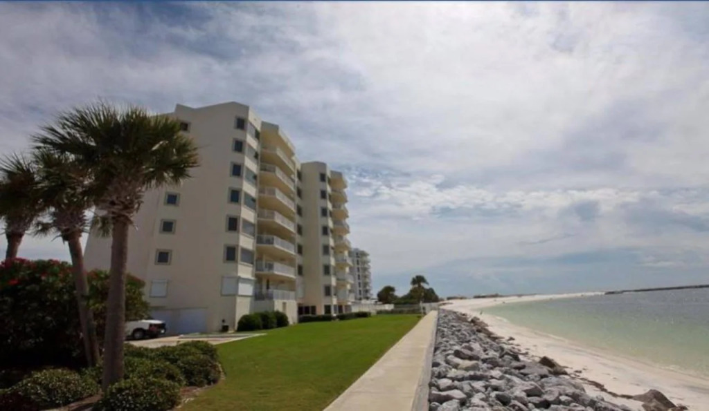 Waterview Towers Yacht Club by Holiday Isle