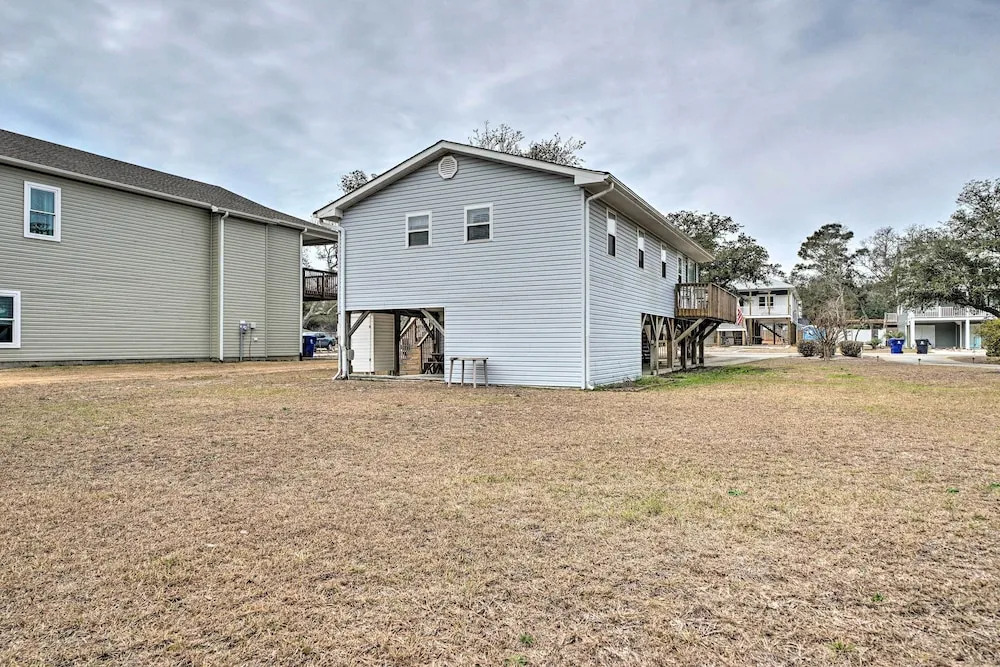 Cozy Oak Island House u003c 1 Mi to Beaches