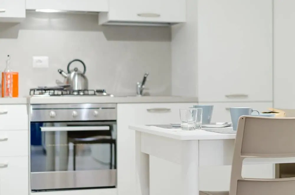 Marinas White Apartment