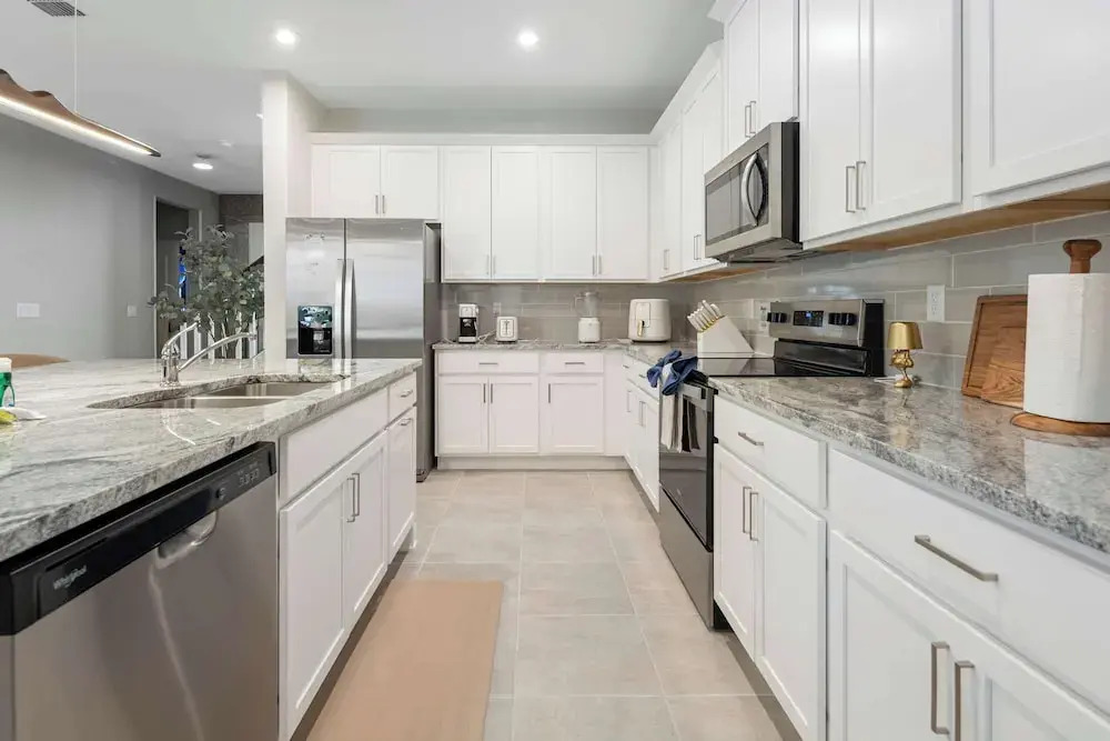 Luxury 9BR Solara Home, Themed Fun & Pool
