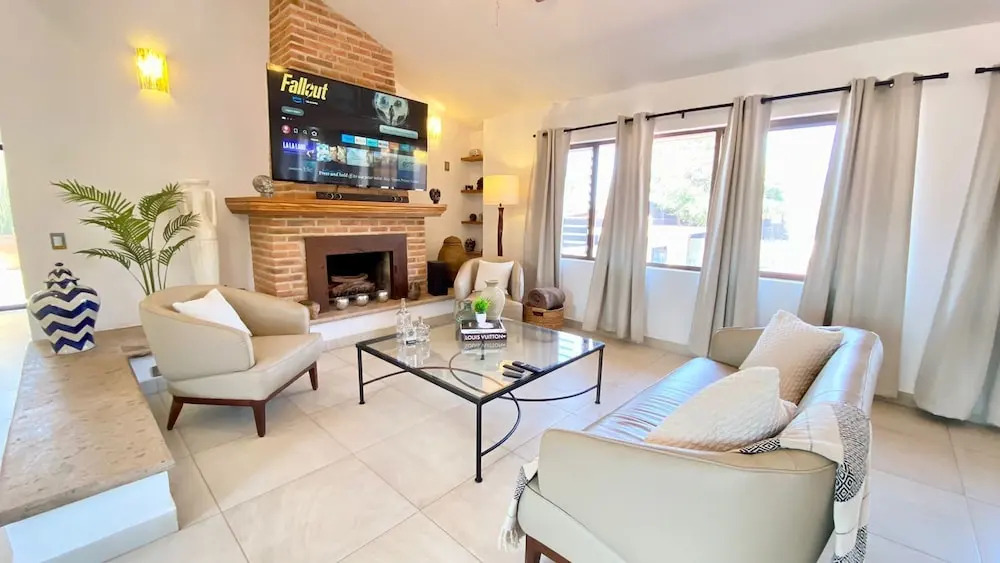Modern LUX Ajijic 2 Bed Home -fantastic Location -bikes - Gym - Pickleball Court