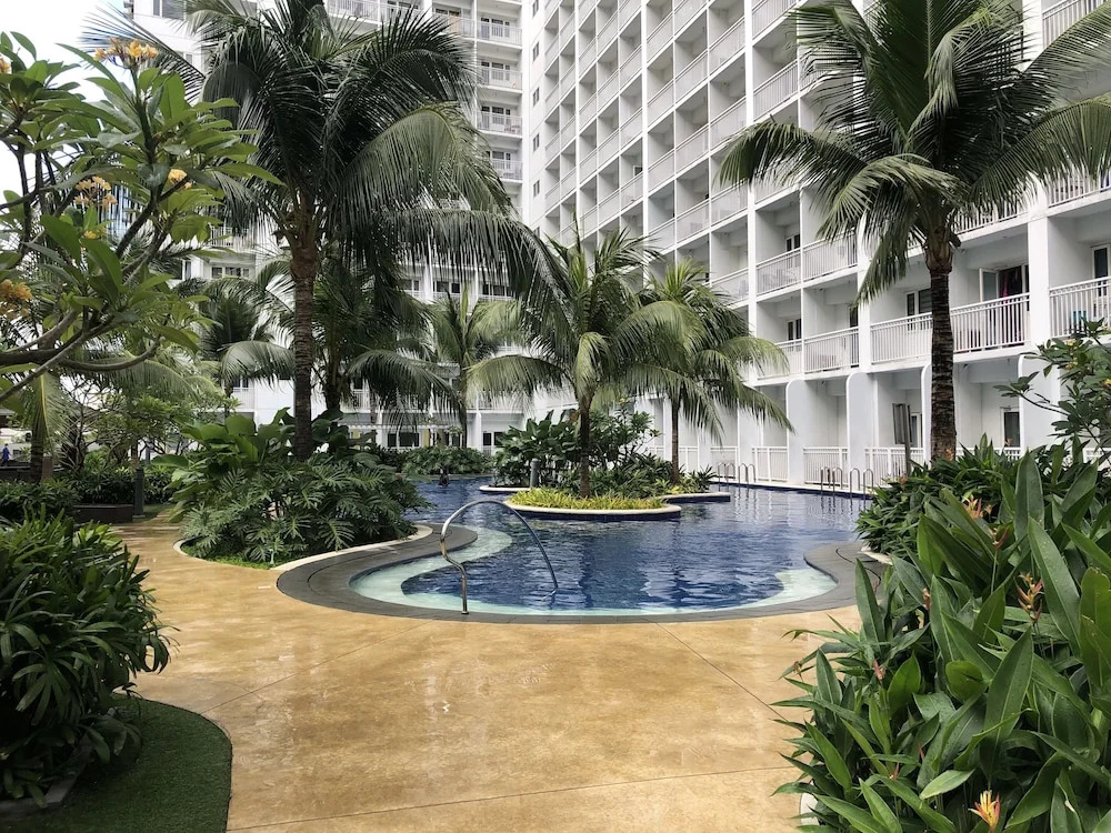 Serene Stays at Shore