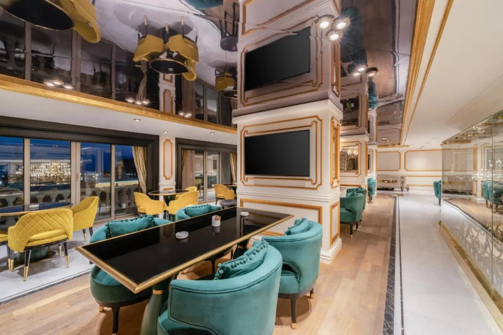 Les Ambassadeurs Marina Hotel & Casino