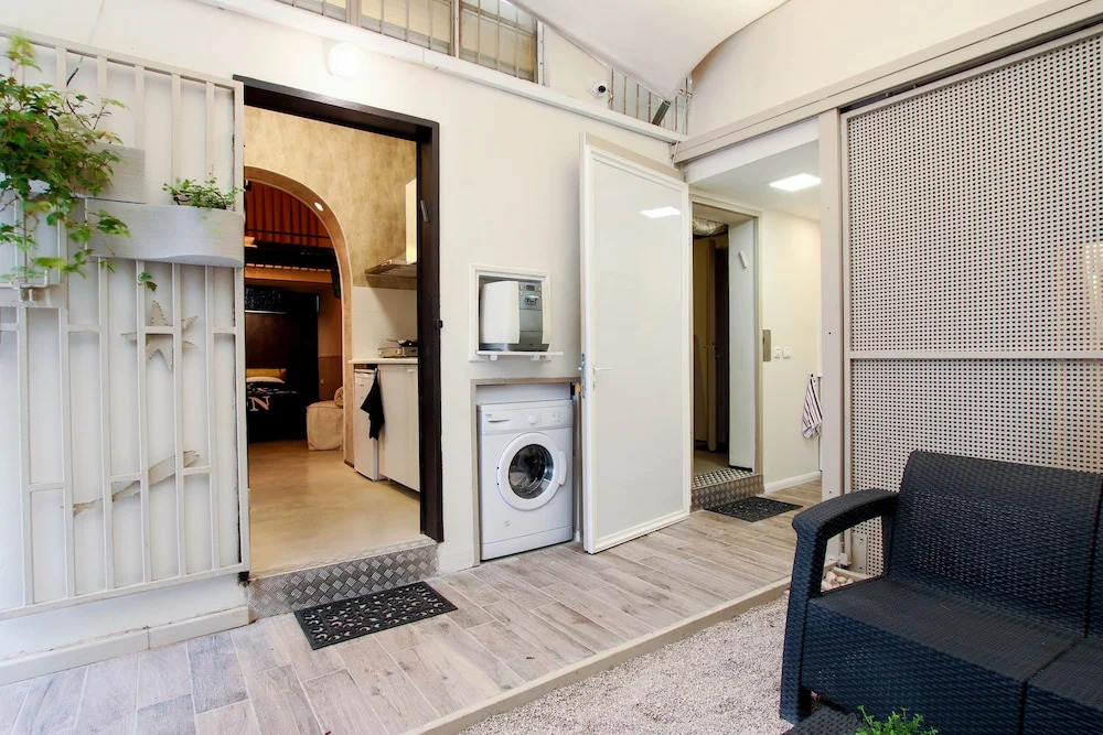 Classic studio Apt in heart of Tel Aviv