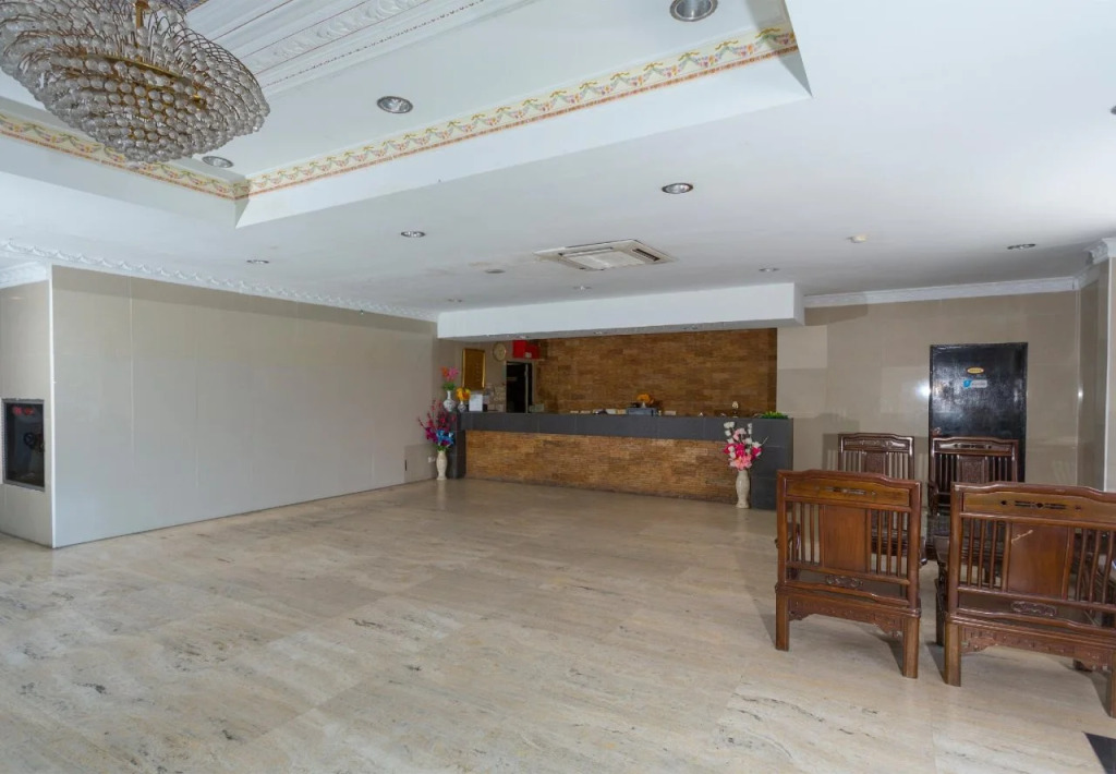 OYO 89619 De Choice Hotel