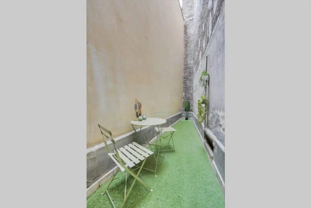 Amazing 10bed in the heart of le marais and suprises...