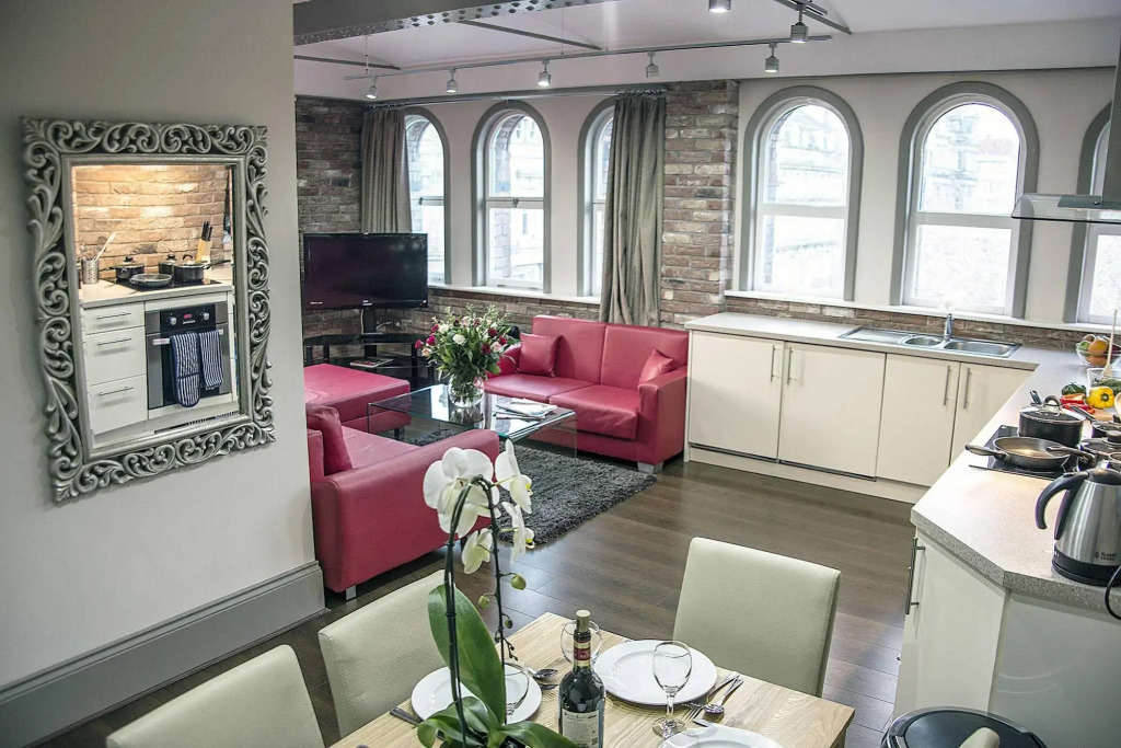 Base Serviced Apartments - Sir Thomas Street