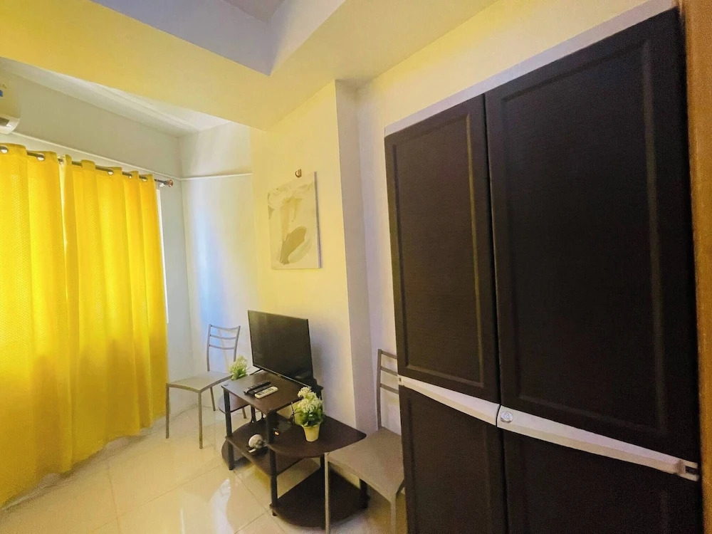 Joyful Pasay Getaway Staycation Condo Near MOA and Ikea Near Mall of Asia