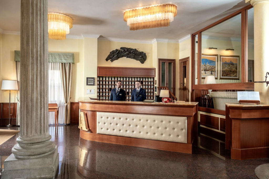 Hotel Athena