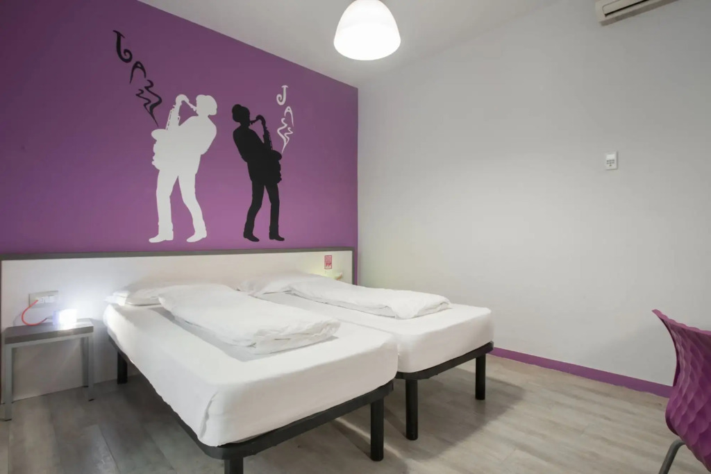 Sure Hotel by Best Western Nologo