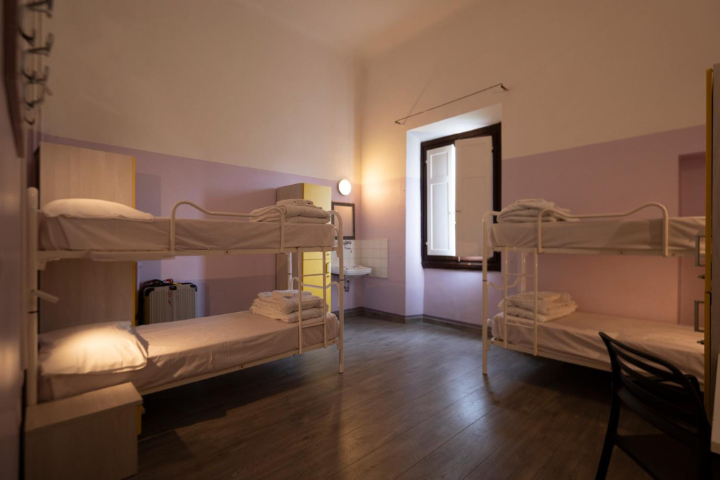 Hotel & Hostel 7