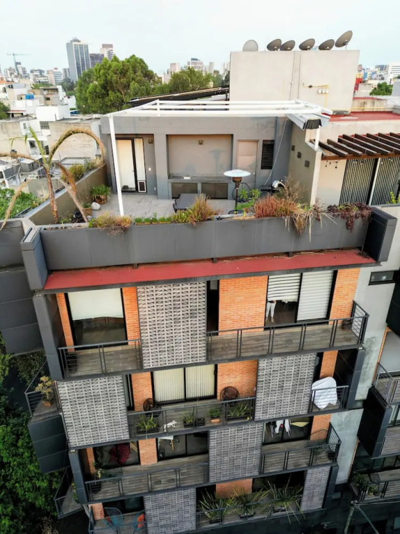 Chic PH Haven with rooftop By Tasman