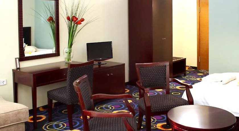 Hotel 365