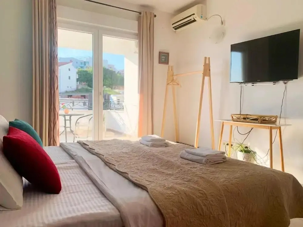 Room-studio With Sea Views and Large Ter