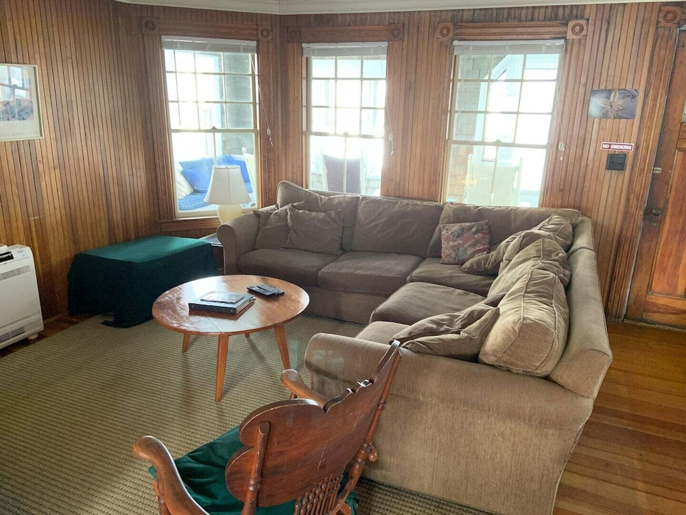 Cozy Cottage by the Sea - Y672