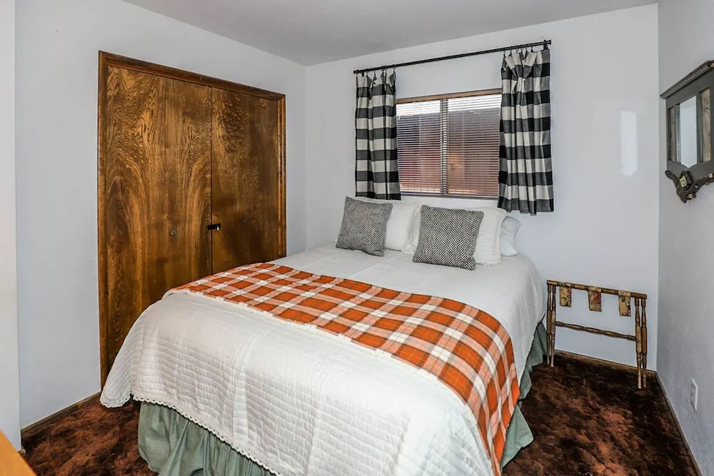 Moonridge Cottage-1817 by Big Bear Vacations