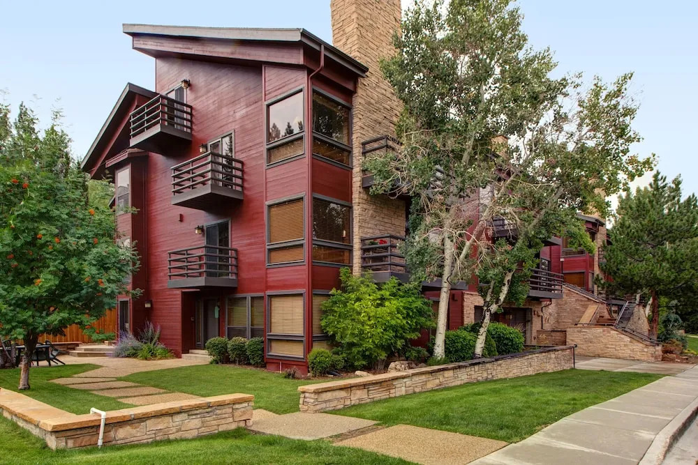 2BR 2BA Silver Cliff Condo by RedAwning
