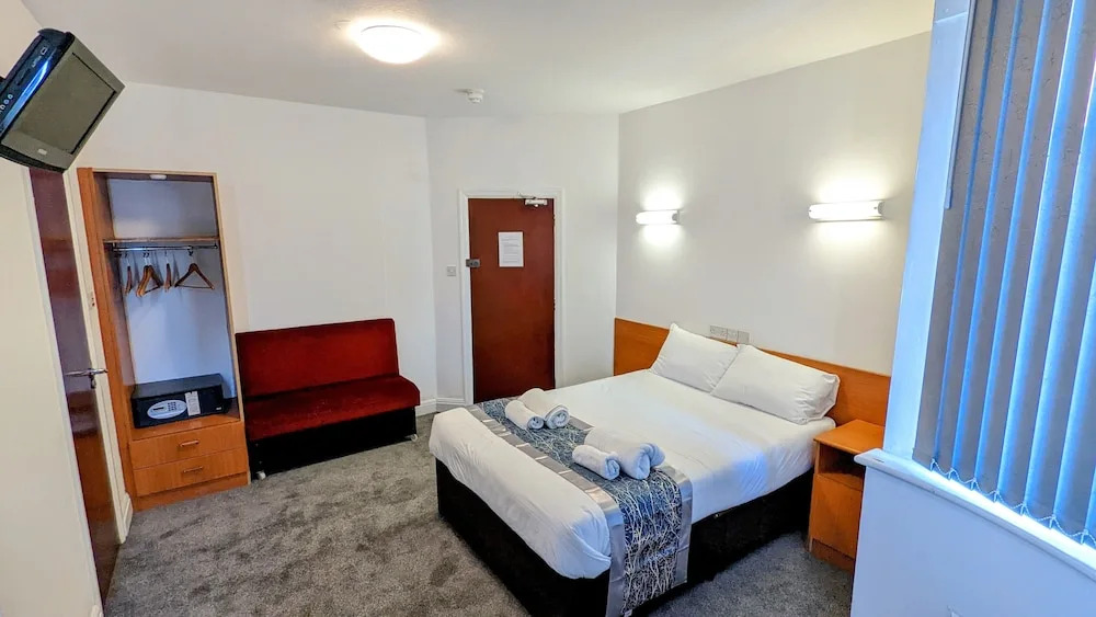 Heathrow Lodge Ltd