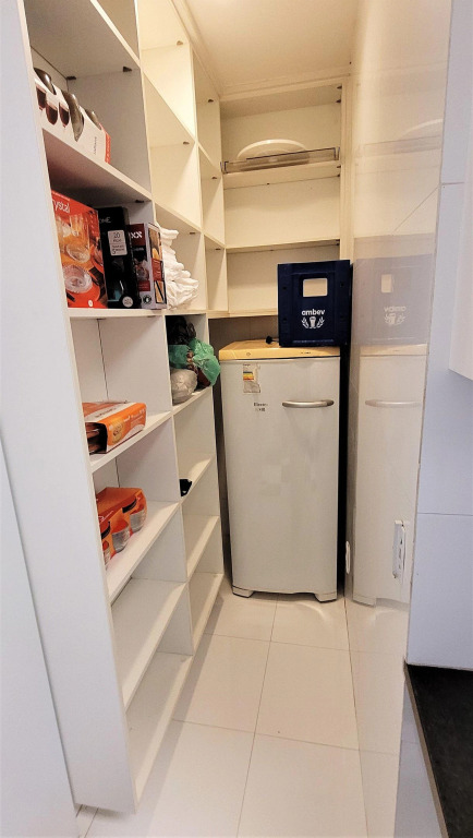 Amplo apartamento Avenida Atlantica