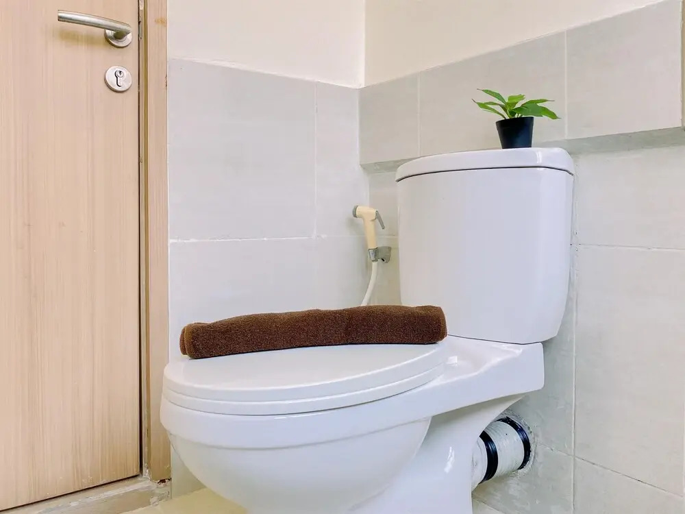 Comfort Living 1Br Work Space At Meikarta Apartment