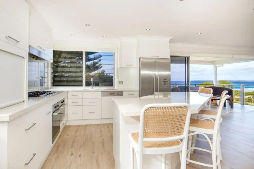 Watermans - Pet Friendly - 1 Min Walk to Beach