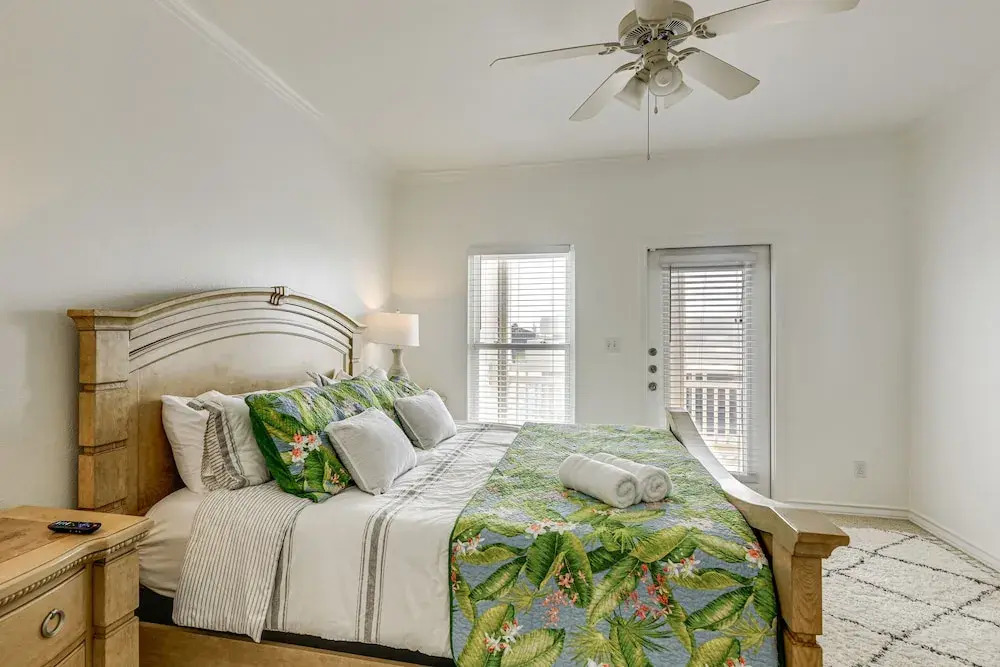 Corpus Christi Condo W/ Community Pool, Near Beach