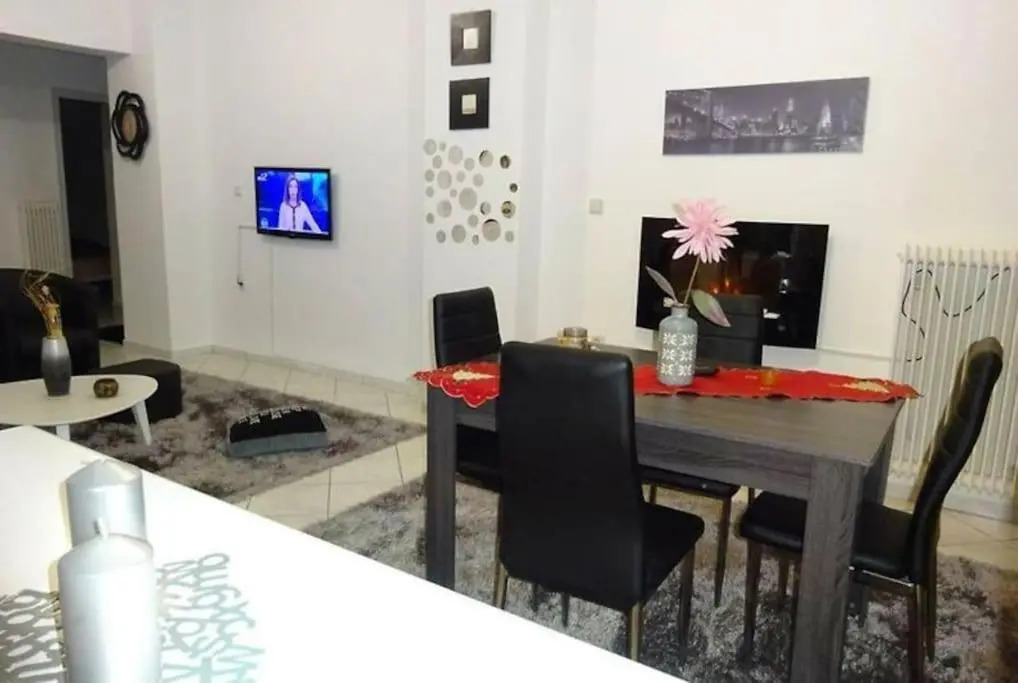 Black & White Apartment