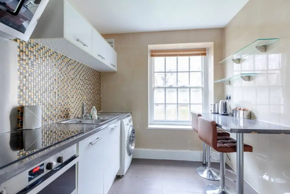 Inviting 2BD Flat 15 Minutes From Regents Park!