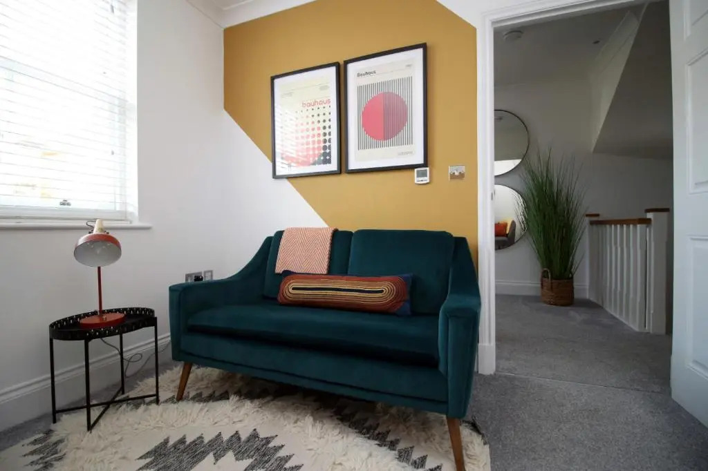 Bath Luxury City Centre 4 Bedroom Townhouse, Sleeps 8, Easy Parking, Private Courtyard Garden, by EMPOWER HOMES