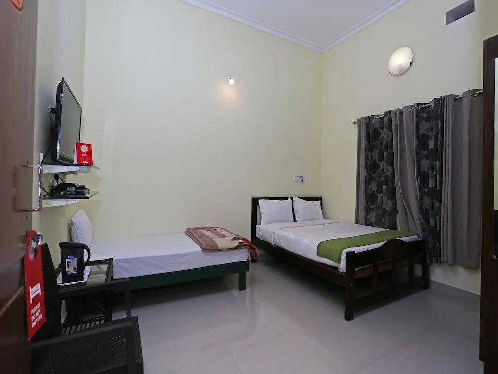 OYO 9263 Home Breezy 2BHK Rajas Seat