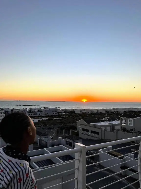 2 Dolphin Ridge , Bloubergstrand