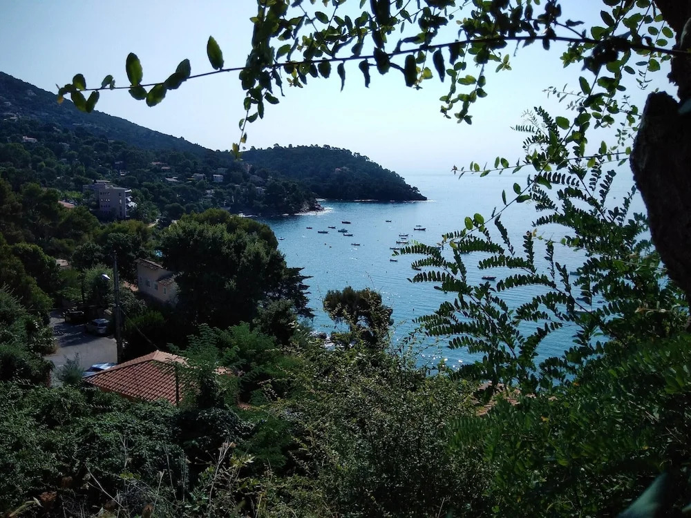 Apartment With one Bedroom in Cavalaire-sur-mer, With Furnished Terrac