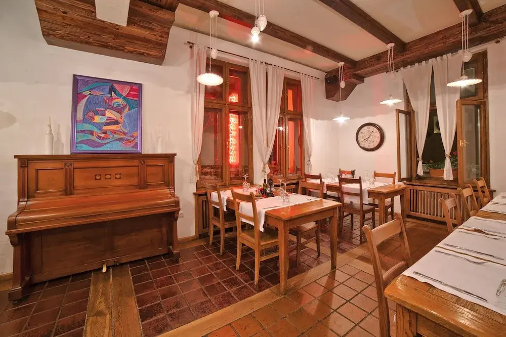 Guest House 32