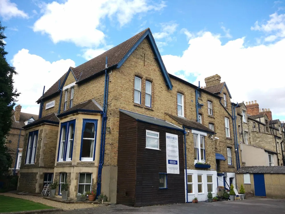 River Hotel