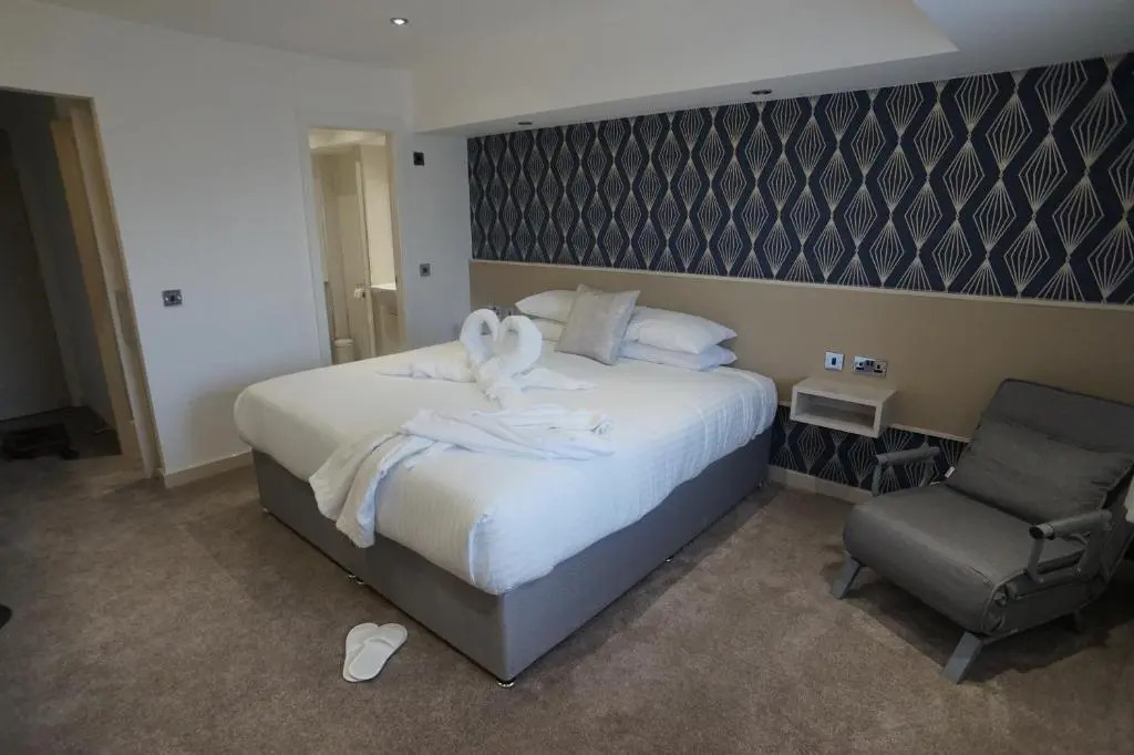 Damon’s Hotel