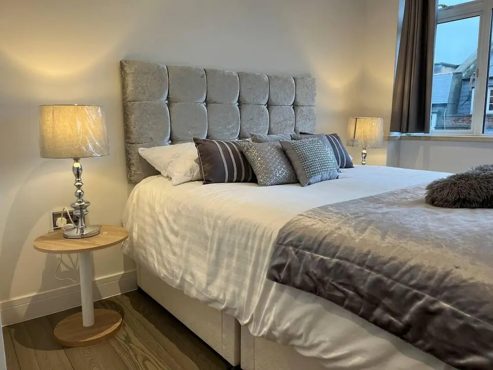 Luxury 2 Bed 2 Bath Apartment Central Location