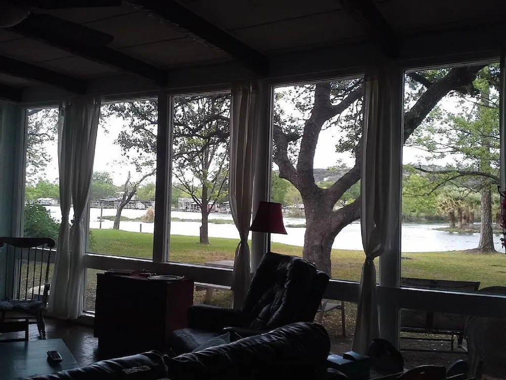 Constant-level Lake LBJ - 3 BR Sleep 12